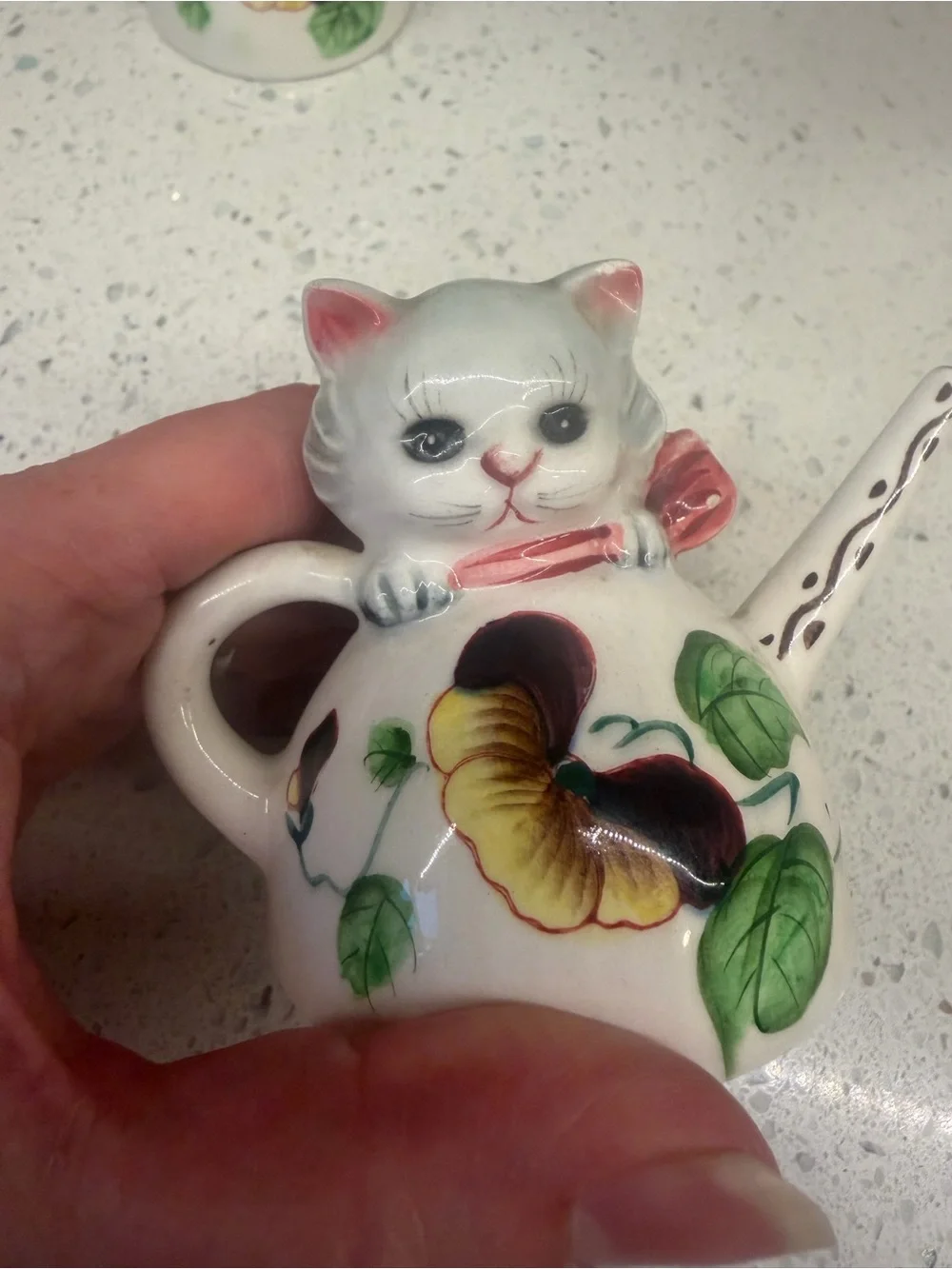 Vintage 1950 Napco Cat on Tea Pot Salt & Pepper Shakers. MCM. Rare. Bring Offers